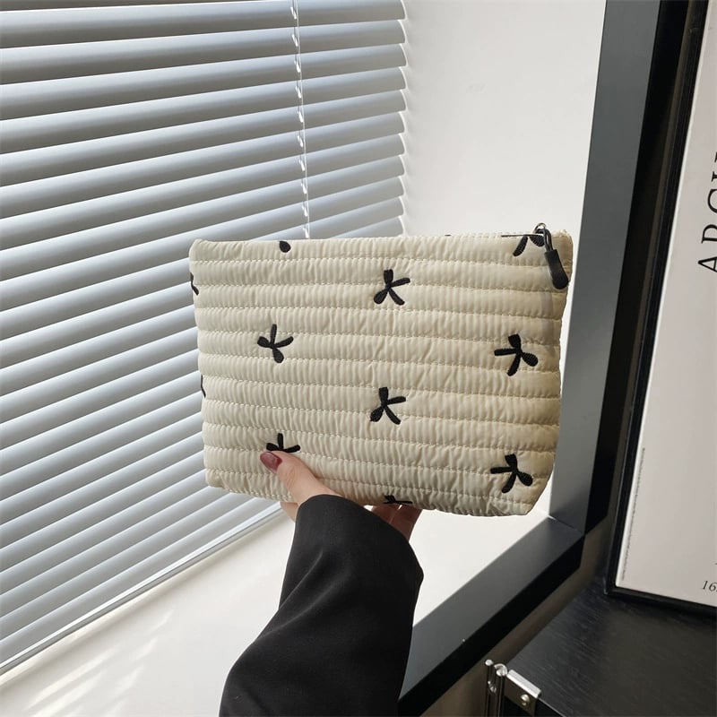 🔥 Solid Color Quilted Clutch – Large Capacity Travel Storage Bag