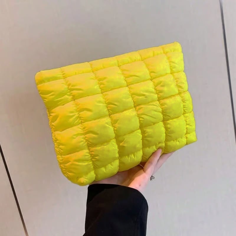 🔥 Solid Color Quilted Clutch – Large Capacity Travel Storage Bag