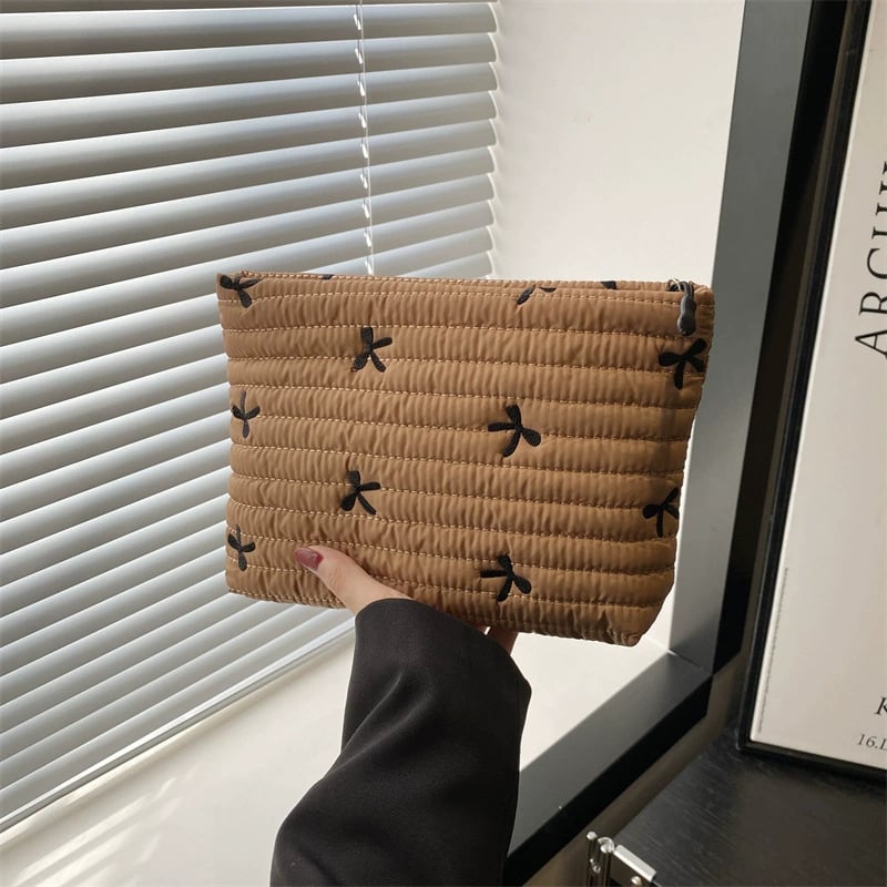 🔥 Solid Color Quilted Clutch – Large Capacity Travel Storage Bag