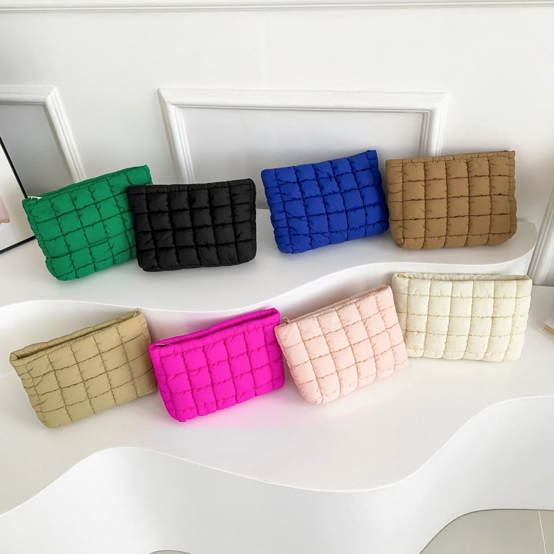🔥 Solid Color Quilted Clutch – Large Capacity Travel Storage Bag
