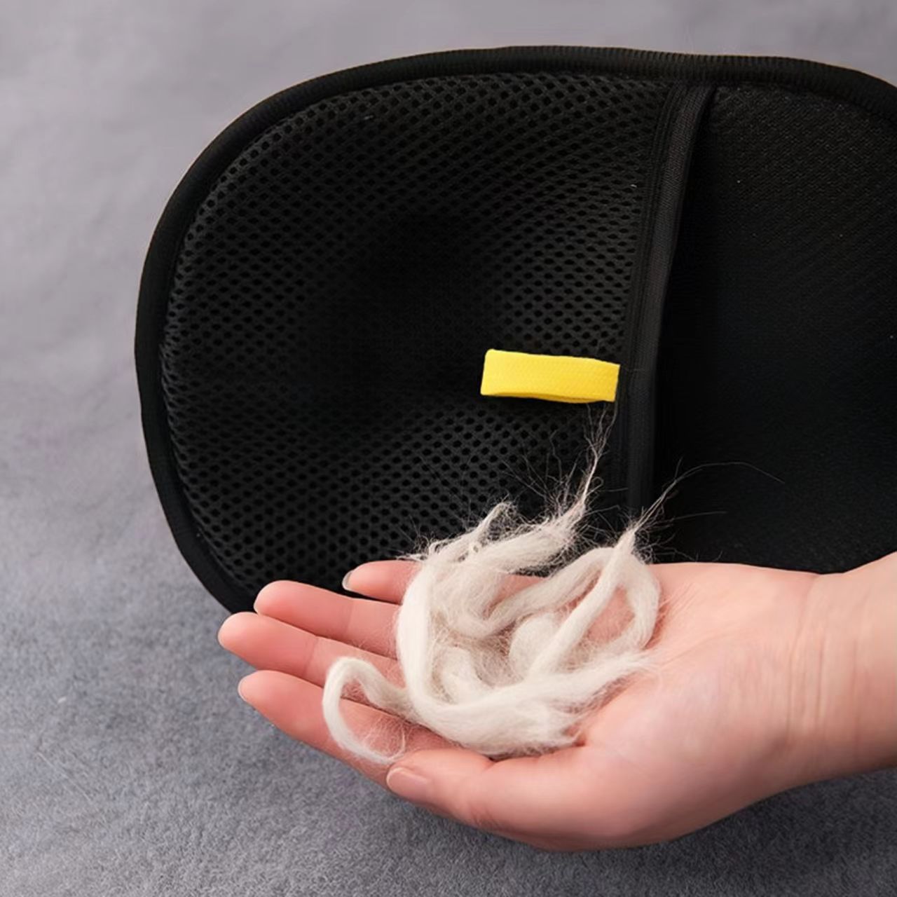 🔥2026 Hot Sale 50% OFF✨⚡ 50K+ SOLD! 🎁Reusable Electrostatic Pet Hair Removal Glove - Works on Clothes, Couch, Car & All Fabric Surfaces
