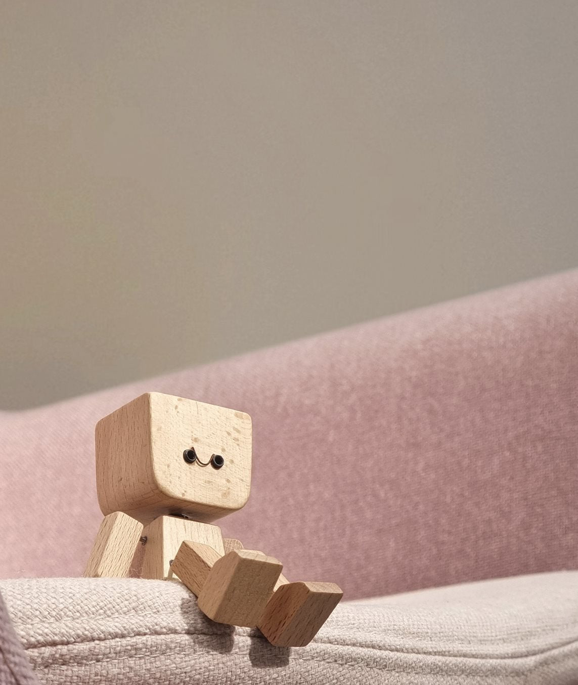 🎉NEW YEAR SALE £7.99!!🔥Charming Little Wooden Figure That Sways with 12PCS Magnetic Expressions🔥
