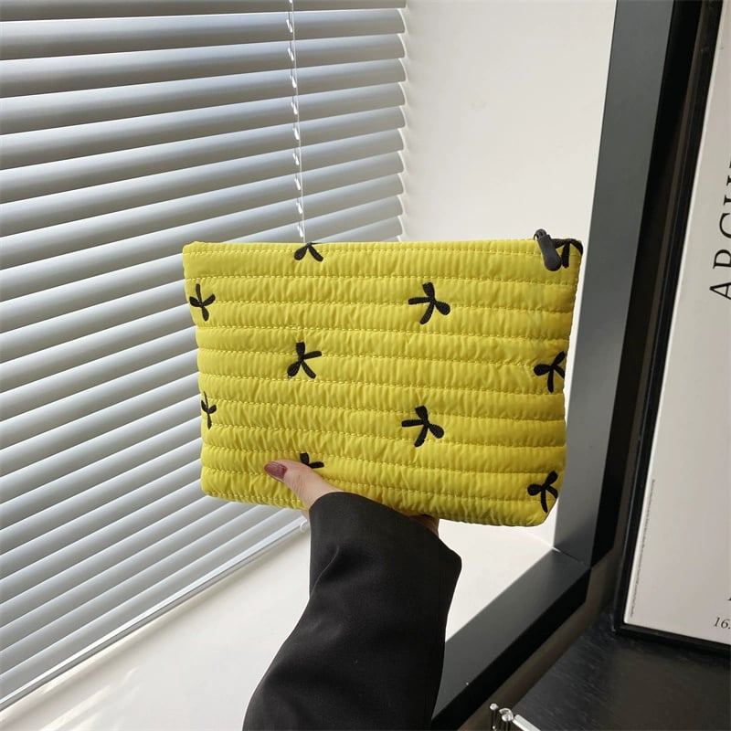 🔥 Solid Color Quilted Clutch – Large Capacity Travel Storage Bag