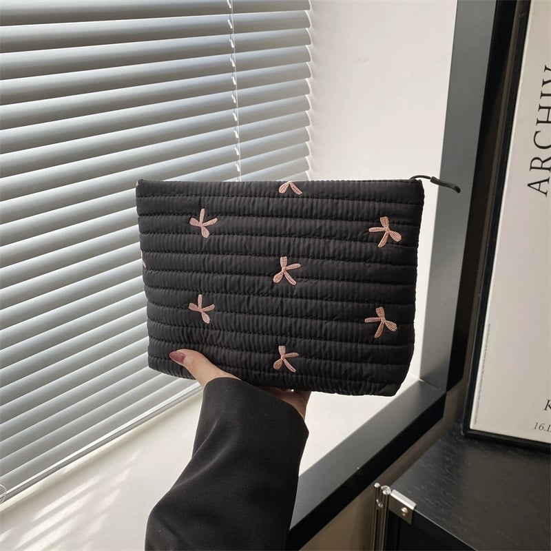 🔥 Solid Color Quilted Clutch – Large Capacity Travel Storage Bag