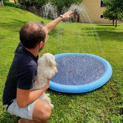 🏊SUMMER HOT SALE 50% OFF NOW! 🌊 Pawsh™ Foldable Dog Splash Pad🇬🇧 Big Sprinkler Mat for Garden & Beach 🌊☀️ | Non-Slip, Quick-Dry Play Pool for Dogs 🐾 | Folds Flat in Seconds! 🎒🐕